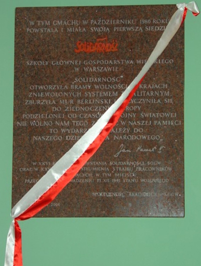 Tablica upamiętniająca strajk 13.XII.1981 roku na SGGW